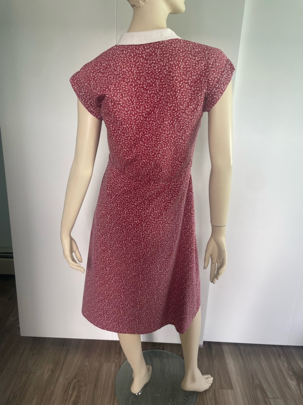 1980s Button-Front Midi Floral Dress with White Collar - Picture 9 of 11